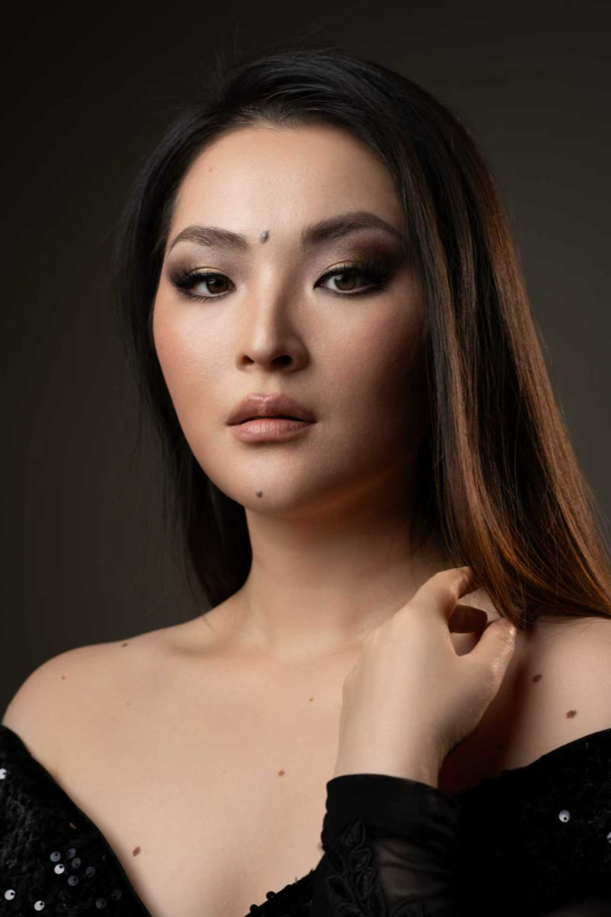 Yajie Zhang｜Mezzo-Soprano