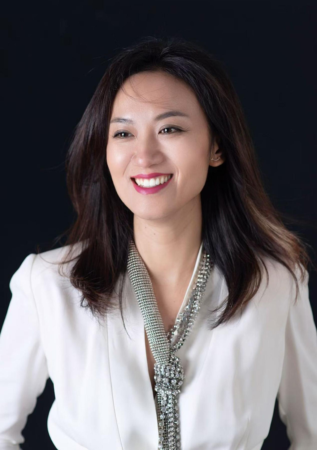 Shuang Zou｜Director